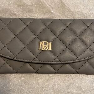 NWT! Badgley Mischka Grey Quilted Card Holder Wallet